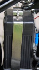Gelbatterie im original Batteriegehäuse, austauschbar, schwarz mit Deckel, 6V / 8 Ah