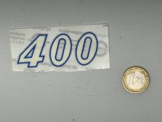 Abziehbild 400, altweiß Rand blau